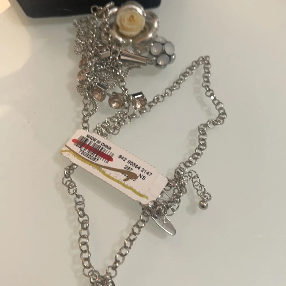 3x$25 ❤️ New York & Co long chain necklace rose pendant ❤️ - Picture 15 of 15